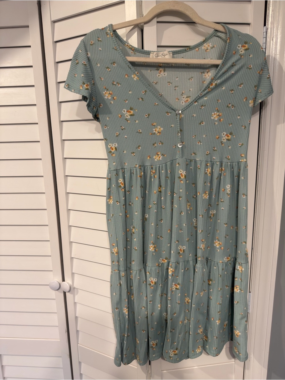 Jessica Simpson Sage Green Floral Tiered Midi Dress